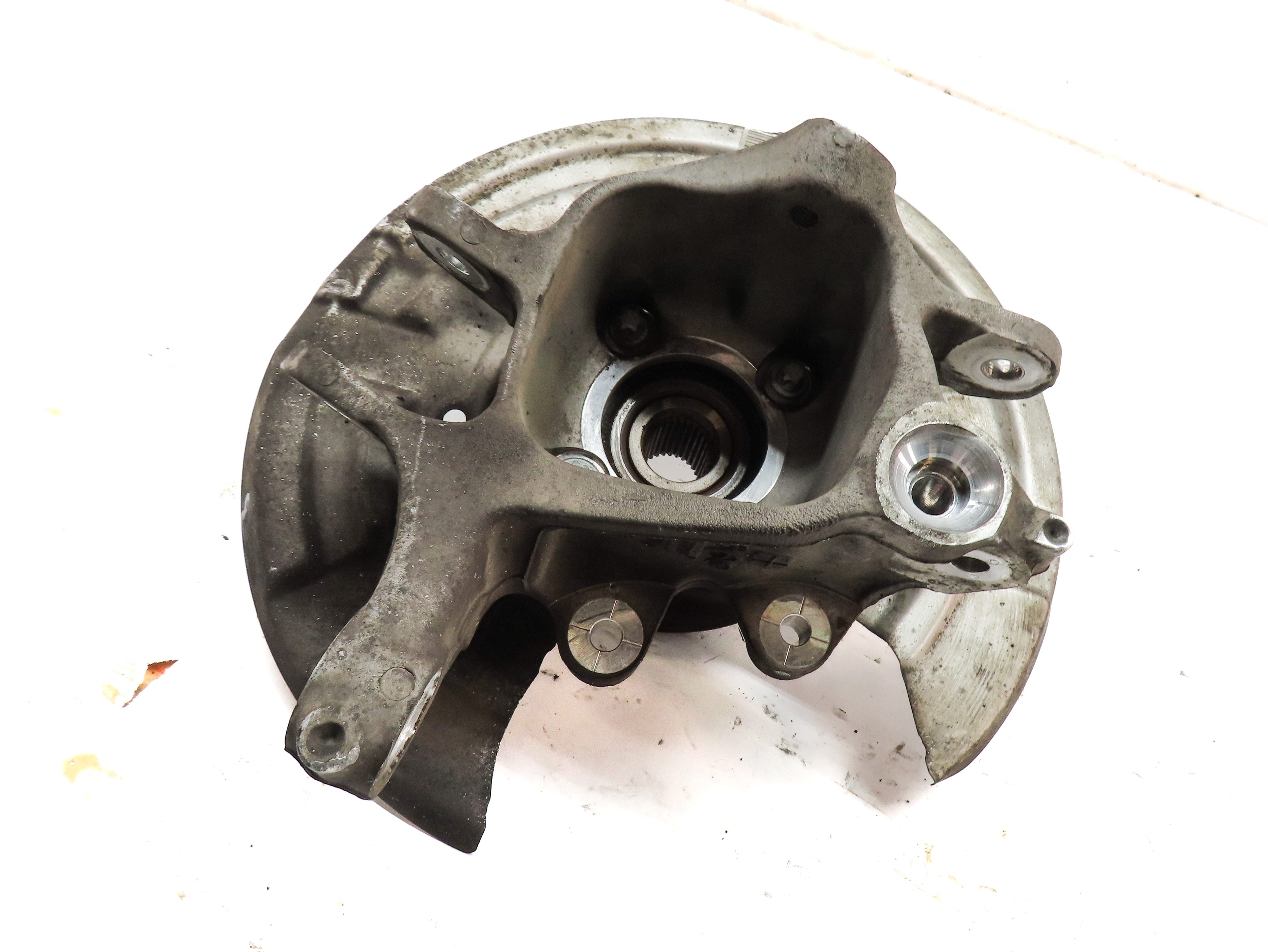 2013-2019 BMW 640i 650i (F06) GRAN COUPE SEDAN REAR RIGHT SPINDLE KNUCKLE HUB — exact item pictured